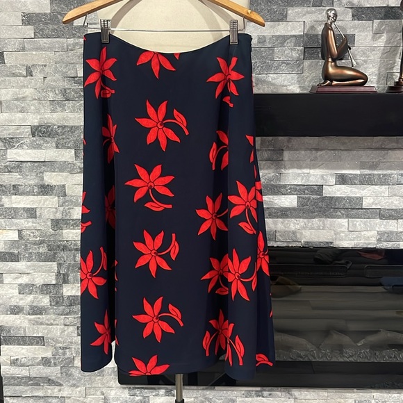 Banana Republic Floral Flare Skirt, Polyester, Lined, Navy Combo, Size 6 - Picture 2 of 8